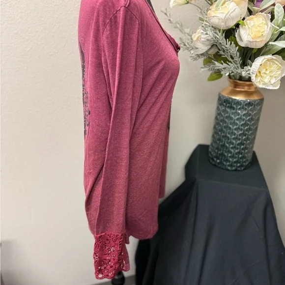 Harley Davidson Women's Burgundy Long Sleeve Top with Butterfly Design. XL - Picture 8 of 11